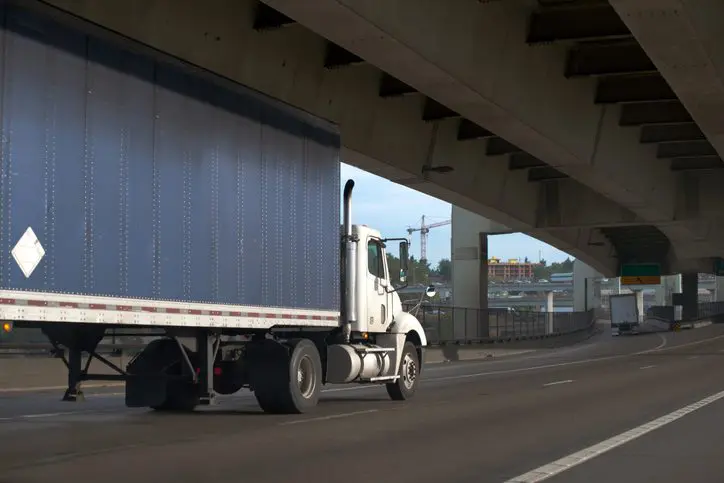 Distribution truck